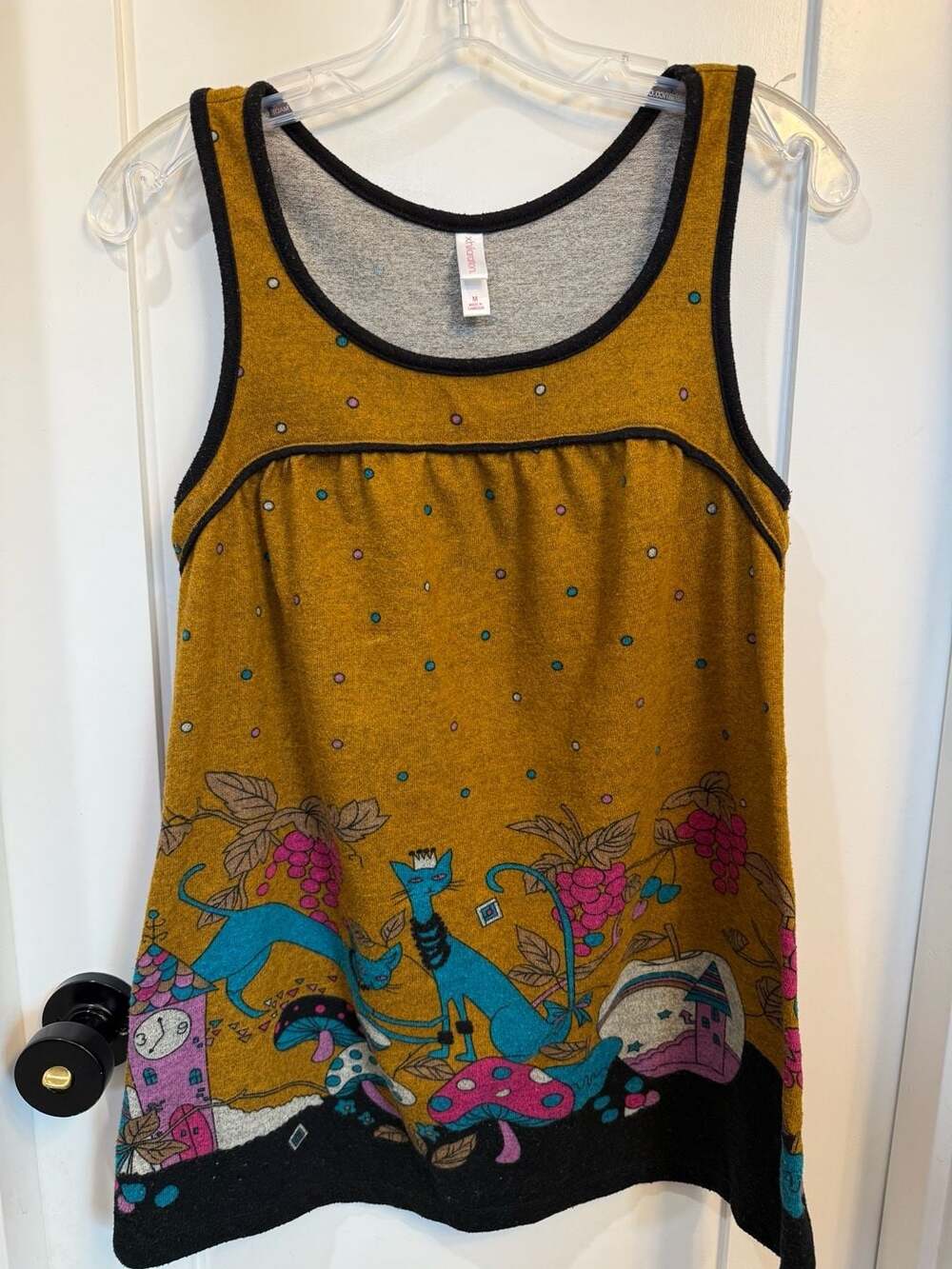 Coolest Vinatge Cat and Mushroom Graphic Top Size M